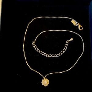 Women’s pendant necklace